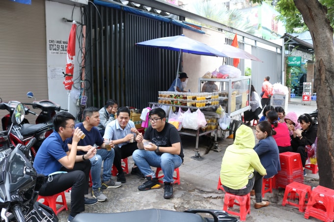 Xe chè Hoa bán khoảng 1.000 ly mỗi ngày