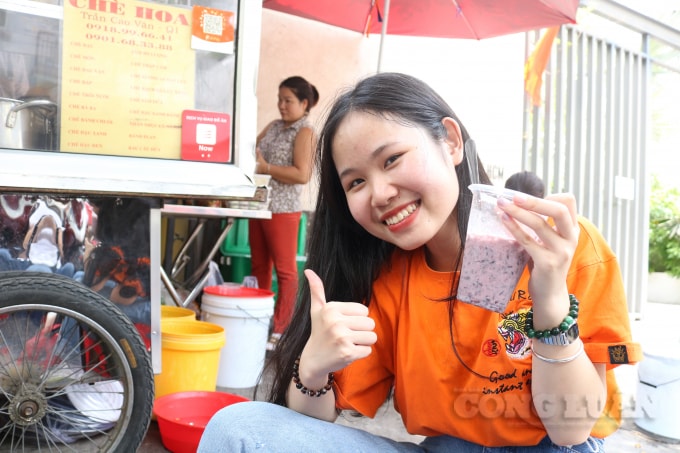 Chè tại đây thu hút khách hàng bởi vị ngọt, béo vừa phải