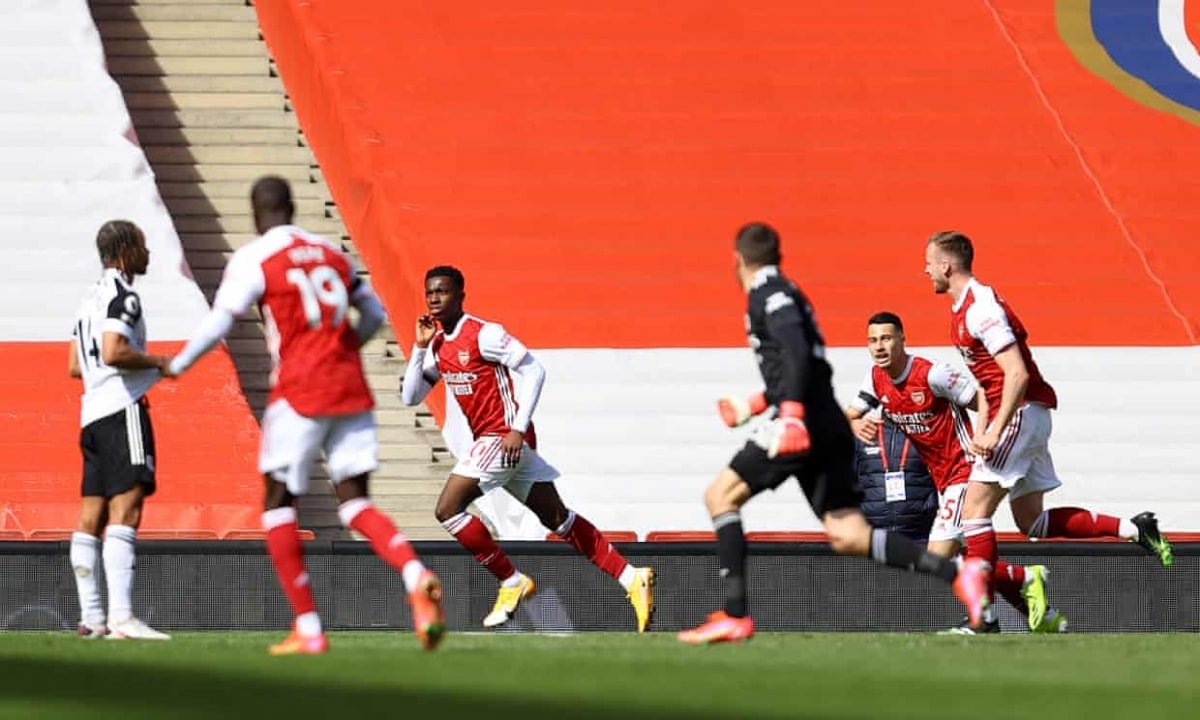 Thủ môn Mathew Ryan lên tham gia tấn công và góp phần giúp Arsenal có bàn gỡ hòa. Ảnh: Getty