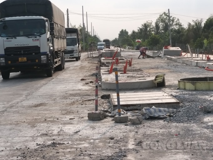 Chủ đầu tư đang gấp rút xây dựng trạm mới trên tuyến tránh Cai Lậy để kịp thu phí đầu tháng 5/2021.