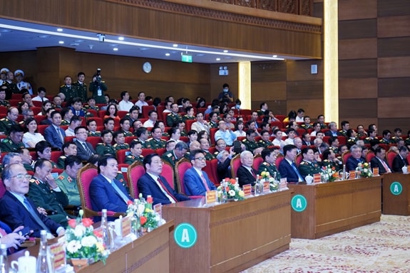 Các đại biểu tham dự buổi lễ.