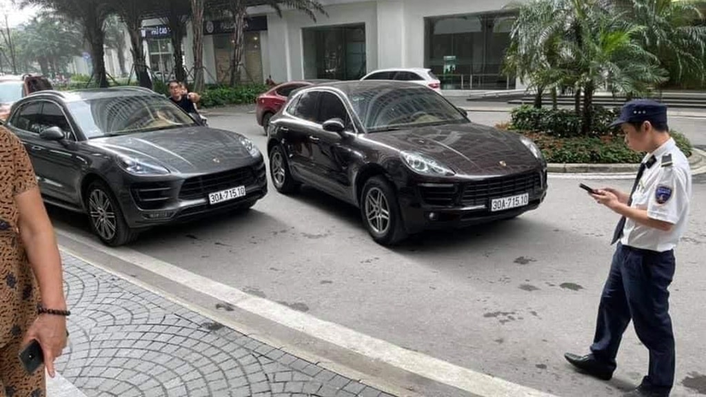 Hai xe sang Porsche trùng biển số ở Times City. Ảnh: vtv.vn