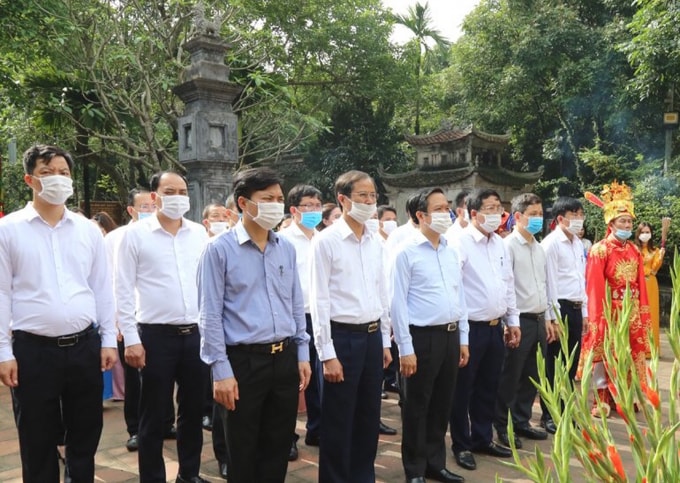 Ban Tổ chức dự Lễ mở cửa đền và dâng hương tại Lễ hội Hoa Lư 2021.