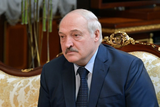 Đối mặt với các lệnh trừng phạt của phương Tây, Tổng thống Belarus Alexander Lukashenko đã gặp gỡ Thủ tướng Nga Mikhail Mishustin tại Minsk vào ngày 16 tháng 4. Ảnh: Reuters