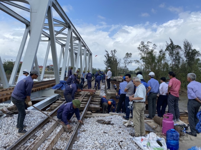 Thay đổi giờ tàu đi - đến các ga nhằm bảo đảm an toàn chạy tàu và phục vụ thi công các dự án cải tạo, nâng cấp tuyến đường sắt Bắc - Nam trị giá 7.000 tỷ đồng