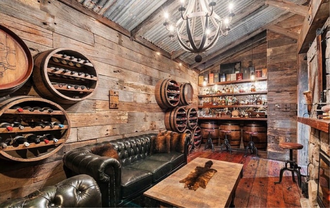 Quầy bar và hầm rượu whisky 'bí mật' là một trong những điểm đặc biệt của khách sạn (Nguồn: Amir Prestigen Photo).