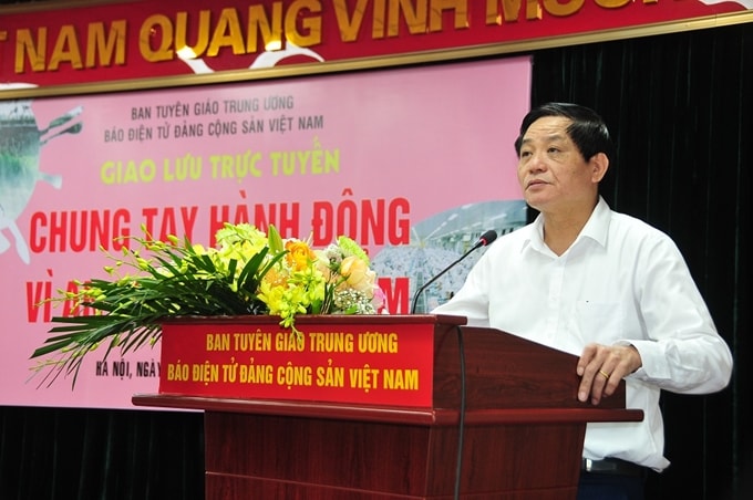 Nhà báo, TS. Trần Doãn Tiến - Tổng Biên tập Báo điện tử Đảng Cộng sản Việt Nam phát biểu đề dẫn Giao lưu trực tuyến.