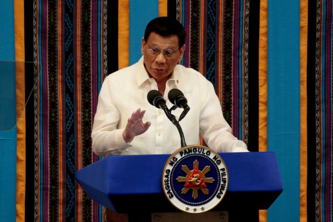 Tổng thống Philippines Rodrigo Duterte tuyên bố sẽ cử tàu hải quân ra Biển Đông để đưa ra yêu sách chủ quyền - Ảnh: Reuters