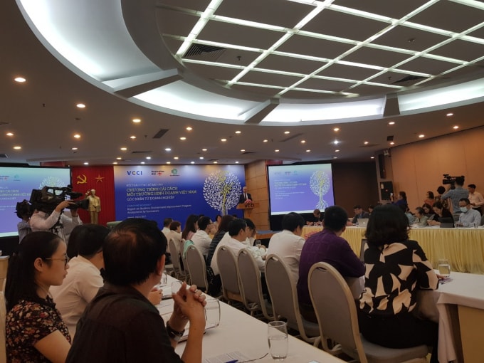 Toàn cảnh Hội thảo Công bố Báo cáo Chương trình cải cách Môi trường Kinh doanh Việt Nam: Góc nhìn từ doanh nghiệp do VCCI tổ chức sáng 20/4. Ảnh KL.