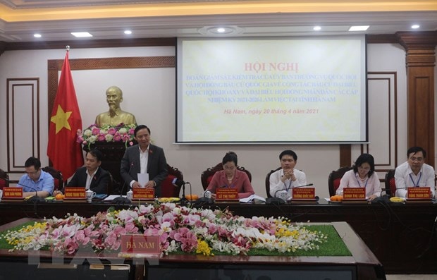 Phó Chủ tịch Quốc hội Nguyễn Khắc Định phát biểu tại buổi làm việc với Ủy ban Bầu cử tỉn Hà Nam. Ảnh: TTXVN