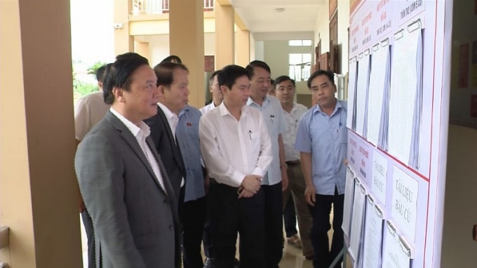 Phó Chủ tịch Quốc hội Nguyễn Khắc Định kiểm tra công tác bầu cử tại Hà Nam.