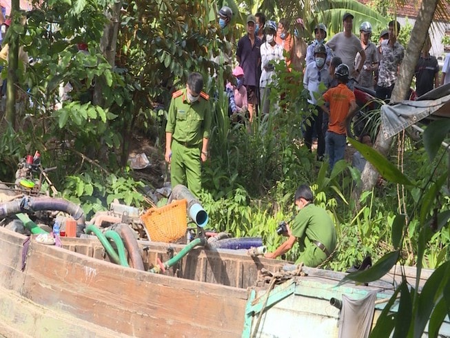 Lực lượng chức năng đang tiến hành kiểm tra hiện trường vụ việc. Ảnh: Plo.vn