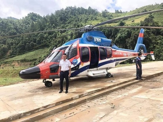 Máy bay trực thăng sẵn sàng phục vụ du khách ngắm cảnh Sa Pa từ trên cao.