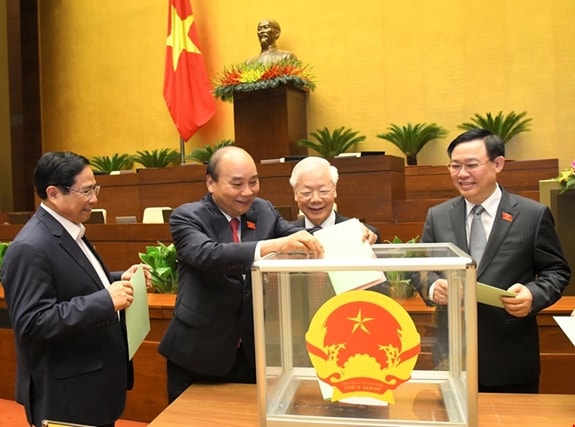 Tổng bí thư Nguyễn Phú Trọng, Chủ tịch nước Nguyễn Xuân Phúc, Thủ tướng Phạm Minh Chính, Chủ tịch Quốc hội Vương Đình Huệ bỏ phiếu tại kỳ họp thứ 11 Quốc hội khóa XIV.