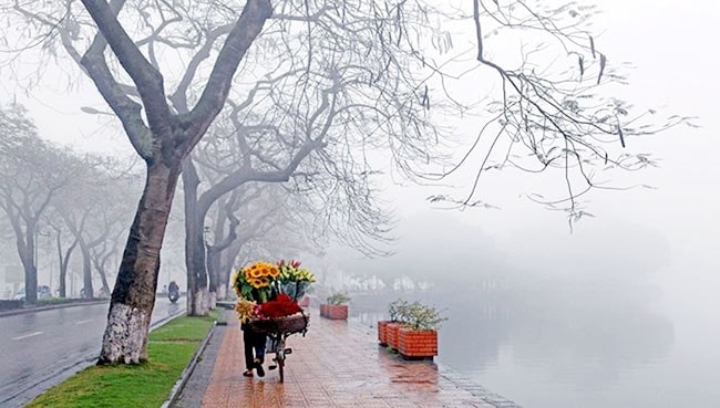 Hà Nội nhiều mây, có mưa vài nơi, sáng sớm có sương mù và sương mù nhẹ rải rác, trưa chiều giảm mây trời nắng. (Ảnh: Báo Nhân dân)