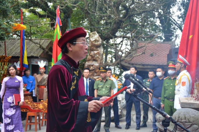 Trước anh linh các Vua Hùng, Chủ tịch UBND tỉnh Phú Thọ Bùi Văn Quang, Chủ lễ Giỗ Tổ đọc Chúc văn bày tỏ lòng tự hào, biết ơn công đức tổ tiên; ôn lại và tự hào về truyền thống dựng nước, giữ nước vẻ vang của dân tộc Việt Nam; kính cáo trước anh linh các bậc tiền nhân về những thành tựu to lớn mà đất nước đạt được trong công cuộc đổi mới, hội nhập quốc tế.