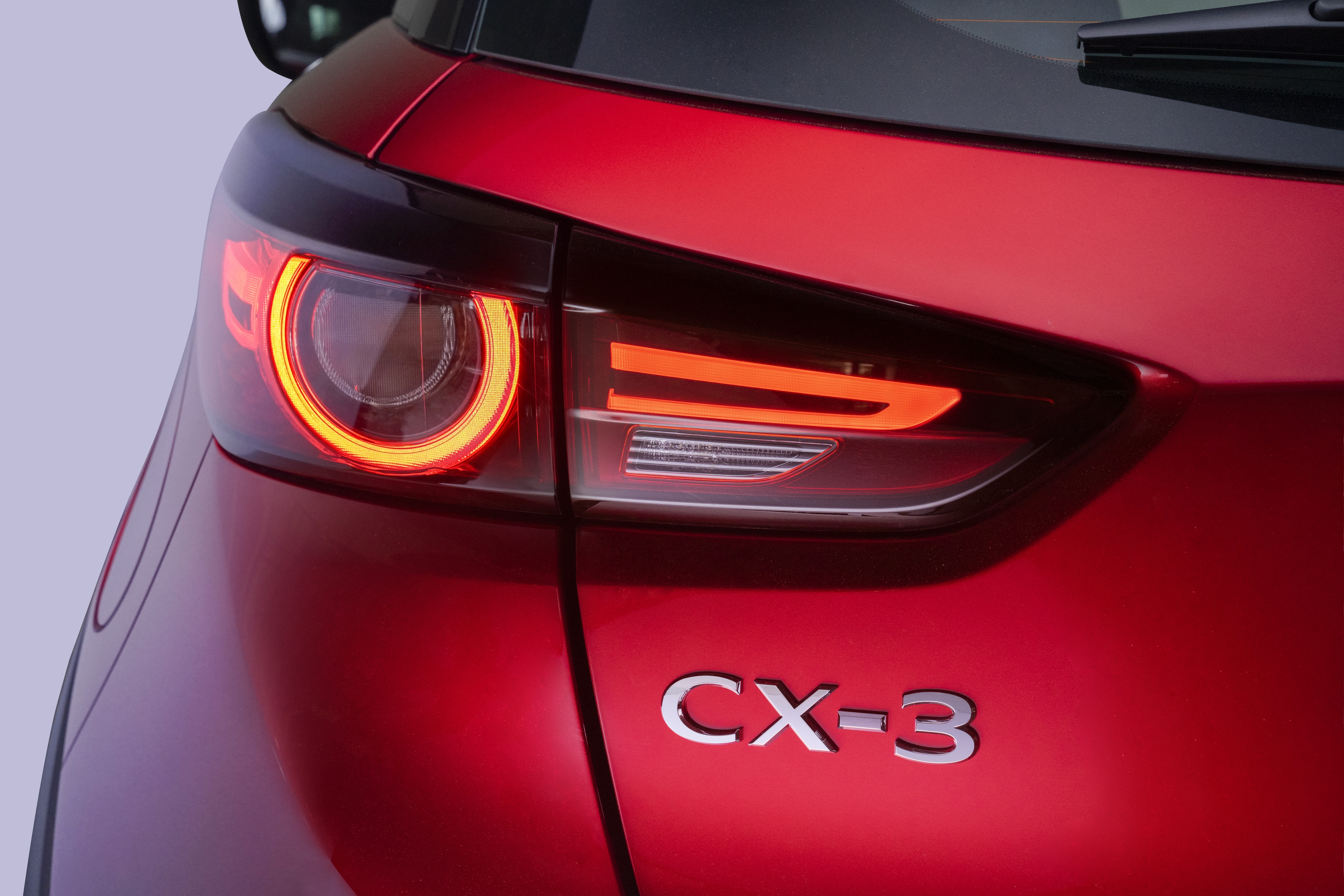 Đèn sau có biểu tượng viền LED. Ảnh: Mazda