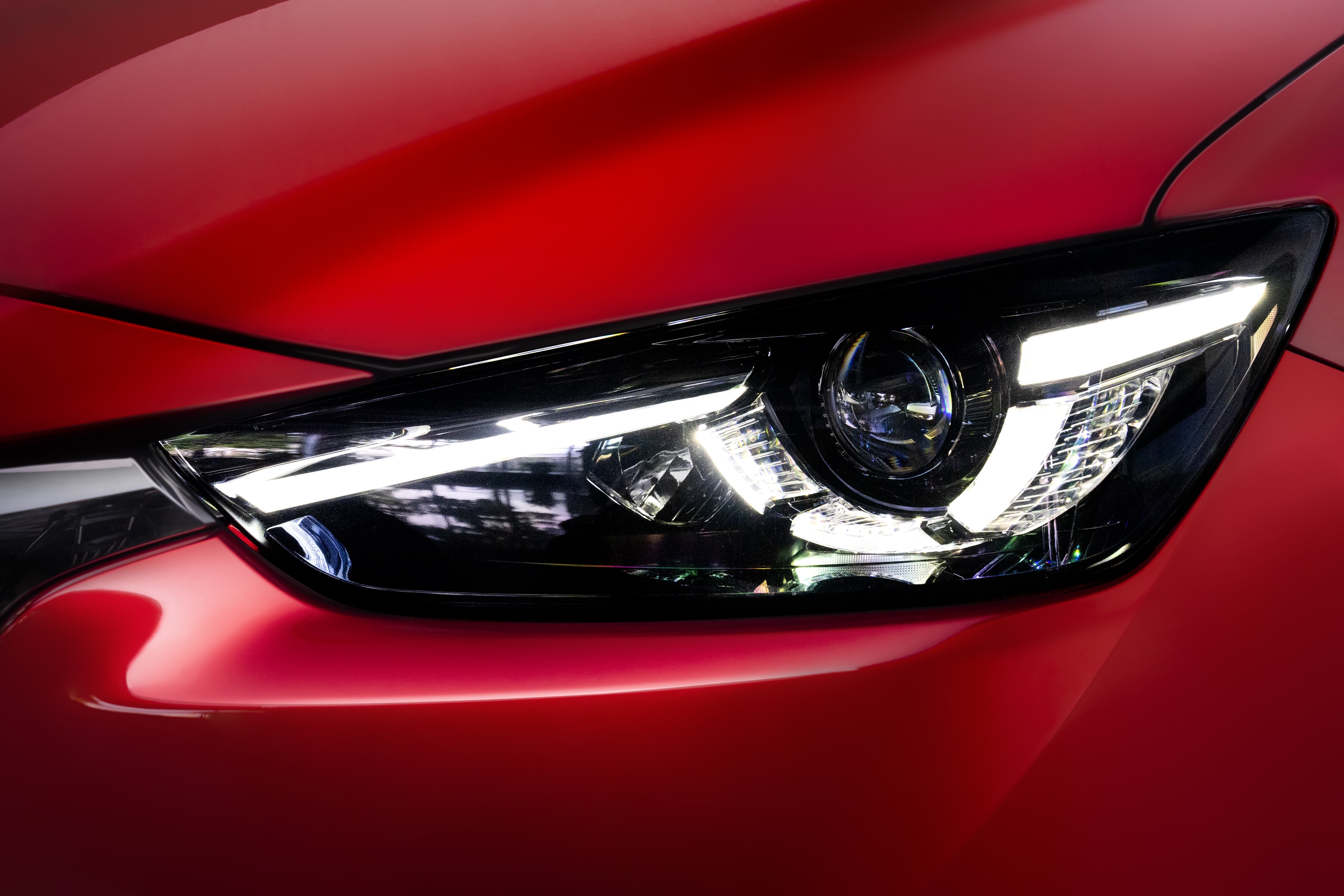Cụm đèn pha dạng LED. Ảnh: Mazda