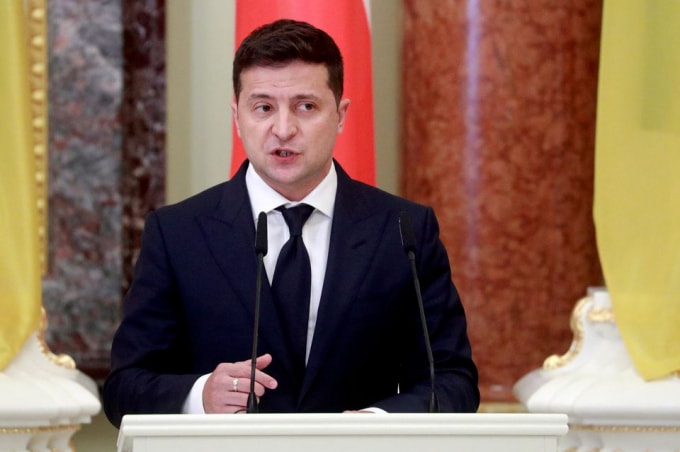 Tổng thống Ukraine Volodymyr Zelenskiy mong muốn gặp Tổng thống Vladimir Putin tại Donbass để đàm phán hòa bình - Ảnh: Reuters