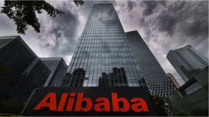Logo của Tập đoàn Alibaba tại văn phòng Bắc Kinh, Trung Quốc vào ngày 5/1/2021. (Nguồn: BBC Photo)