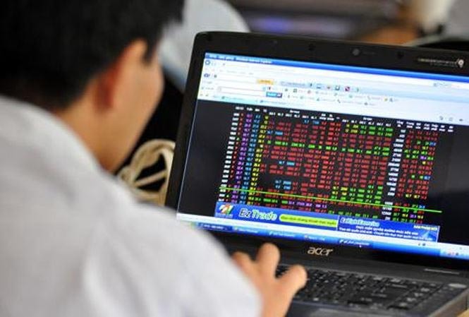 Chỉ số Vn-Index để mất tới hơn 40 điểm, kèm thanh khoản thấp lúc chốt phiên.Ảnh minh họa.