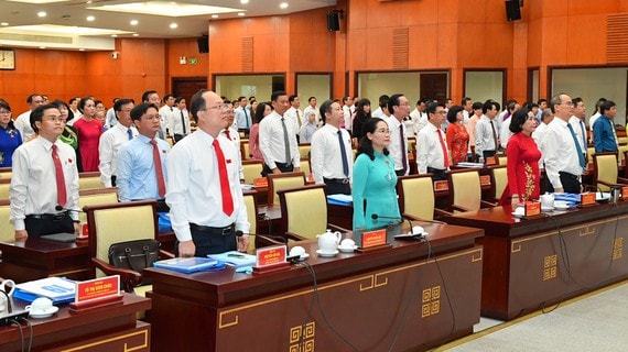 Các đại biểu tham dự kỳ họp HĐND TP. HCM khoá IX.