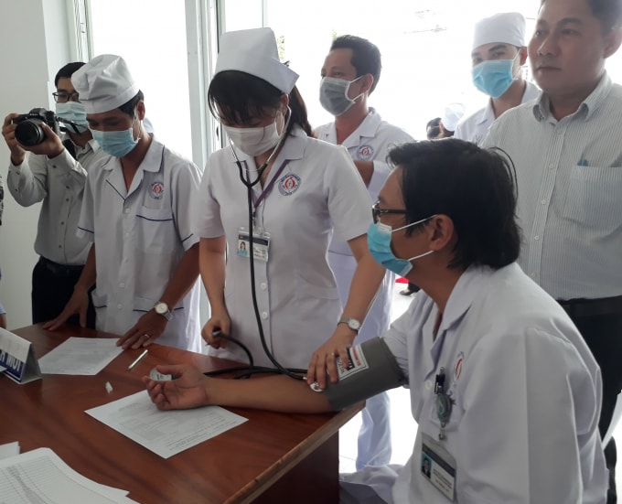 Bệnh viện Đa khoa tỉnh Bạc Liêu tiến hành tiêm vắc xin Covid-19 cho cán bộ, nhân viên của đơn vị.