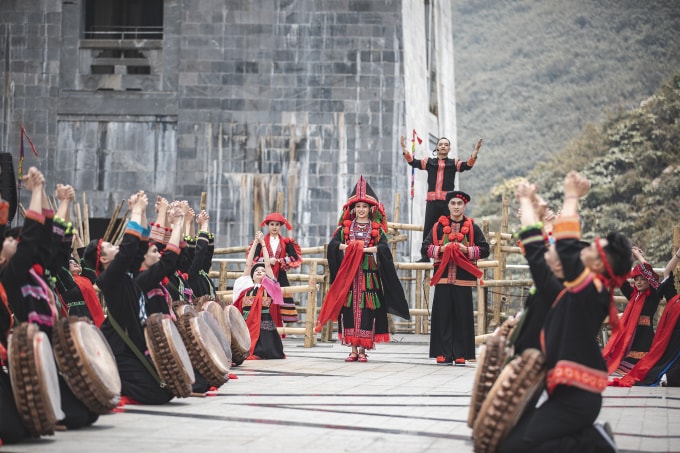 Show nghệ thuật Vũ điệu trên mây.
