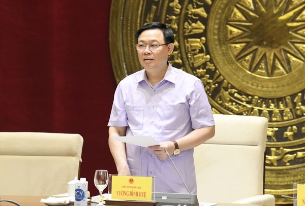 Chủ tịch Quốc hội Vương Đình Huệ phát biểu kết luận cuộc làm việc với Ủy ban Tài chính, Ngân sách của Quốc hội