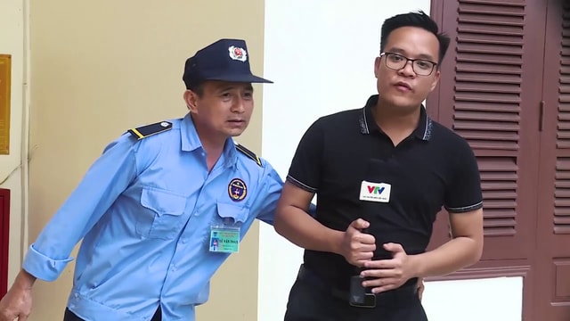 Hình ảnh phóng viên VTV bị