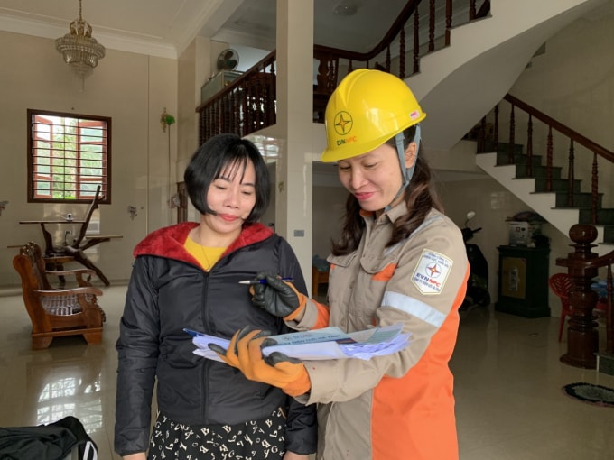 PC Hà Tĩnh tuyên truyền hoá đơn tiền điện.