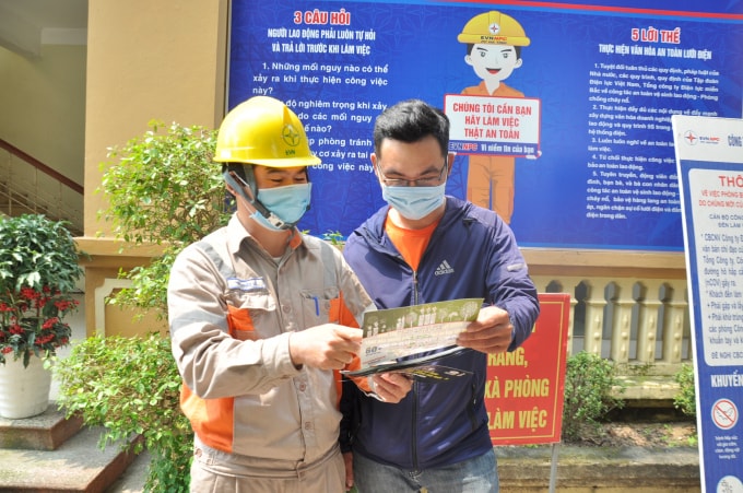 PC Ha tinh tuyen truyen hoa don tien 3