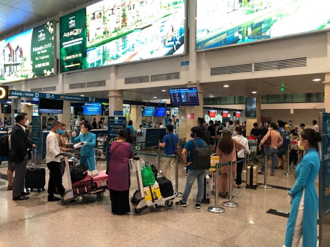 Các hãng hàng không sẽ chịu trách nhiệm chính trong việc tổ chức kiểm soát việc khai báo y tế của hành khách, đảm bảo hành khách khai báo y tế trước khi lên tàu bay. Ảnh minh họa
