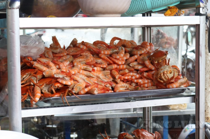 Nguyên liệu ở đây hoàn toàn là nguyên liệu tươi sống, được chọn kỹ