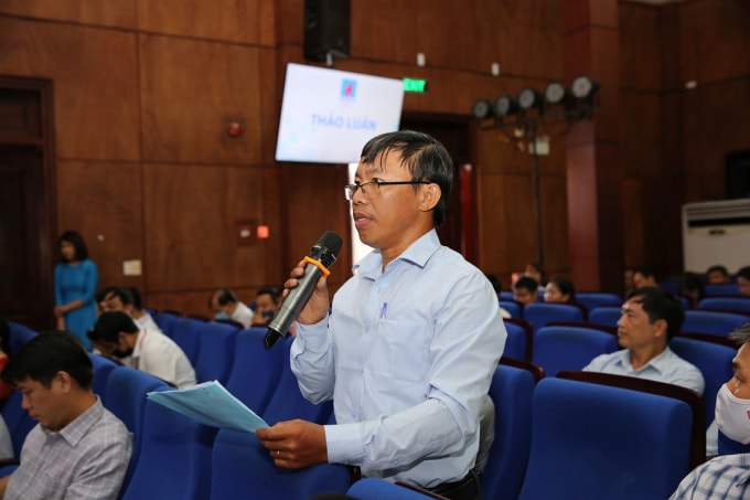Cổ đông đặt các câu hỏi với Đoàn chủ tọa.