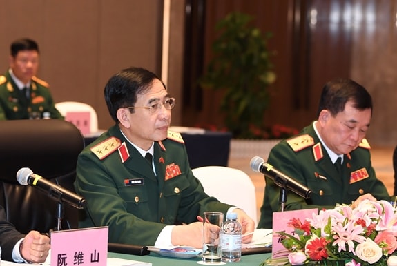 Bộ trưởng Phan Văn Giang tại hội đàm. (Ảnh BQP)