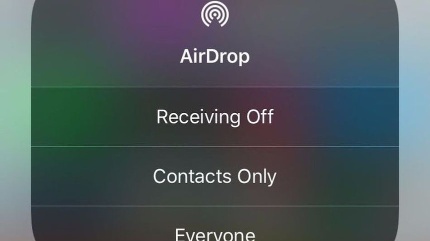 Người dùng nên tắt và chờ đợi tính năng AirDrop được vá lỗi. Ảnh: TL