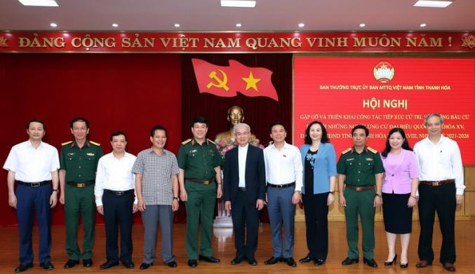 Hội nghị gặp gỡ và triển khai công tác tiếp xúc cử tri, vận động bầu cử đối với những người ứng cử đại biểu Quốc hội khóa XV và đại biểu HĐND tỉnh Thanh Hóa khóa XVIII, nhiệm kỳ 2021-2026. Ảnh: BTH