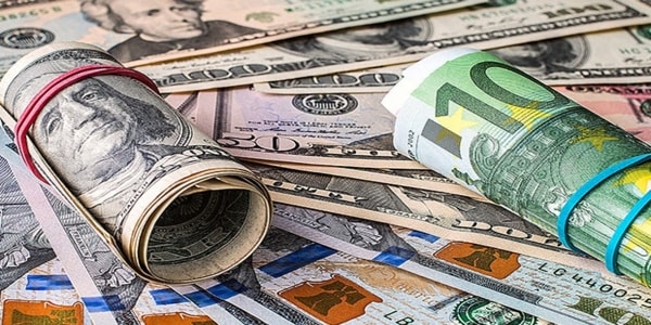 Trong quý đầu tiên của năm, đồng USD đã tăng 3,6%, nhưng sau đó đã giảm 2,6% chỉ trong tháng 4