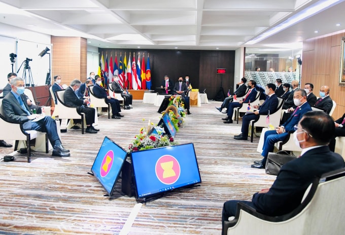 Quang cảnh chung cuộc họp của các nhà lãnh đạo ASEAN tại tòa nhà ban thư ký Hiệp hội các quốc gia Đông Nam Á (ASEAN) ở Jakarta, Indonesia, ngày 24 tháng 4 năm 2021 - Ảnh: Laily Rachev / Phủ Tổng thống Indonesia / Reuters