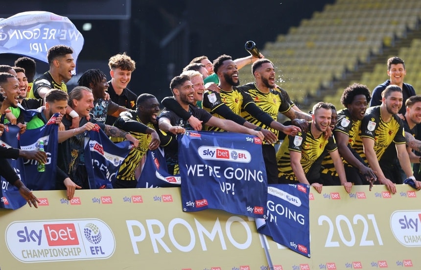 Hình ảnh các cầu thủ Watford ăn mừng khi giành vé thăng hạng. Ảnh: Getty