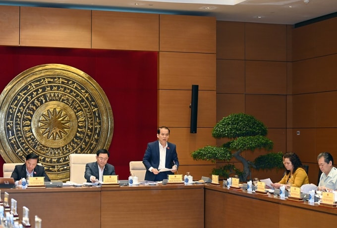 Chủ nhiệm Ủy ban Pháp luật Hoàng Thanh Tùng phát biểu tại buổi làm việc.