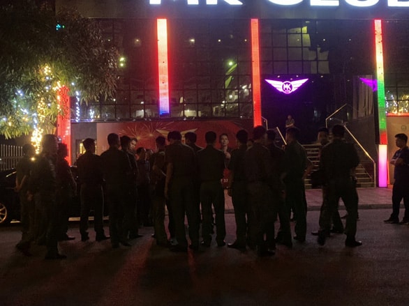Công an tỉnh Thái Bình đột kích tụ điểm MK Club tại trung tâm TP. Thái Bình đêm 25/4. Ảnh: tuoitre.vn