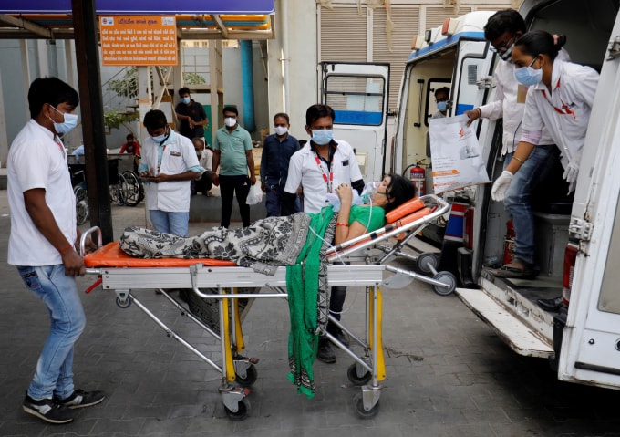 Nhiều bệnh viện ở Ấn Độ đang quá tải (ảnh REUTERS).
