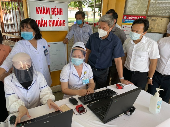 Đoàn công tác đang tiến hành kiểm tra việc phòng, chống dịch trên địa bàn tỉnh An Giang (ảnh TL).