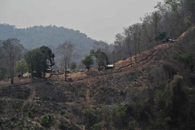 Nhìn từ thị trấn Mae Sam Laep, một tiền đồn của Quân đội Myanmar ở phía bên kia sông Salween vào ngày 31 tháng 3 năm 2021. Ảnh: AFP