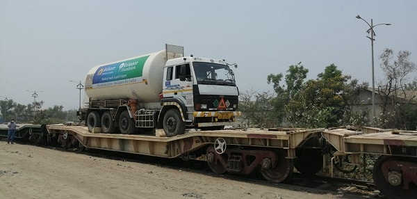 Một chuyến tàu tốc hành chờ Oxygen dự kiến sẽ đến Delhi từ Raigarh vào thứ Ba. Ảnh: PIB