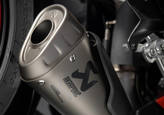 Ducati Panigale V4 có thêm phụ kiện đua chính hãng. Ảnh: Ducati