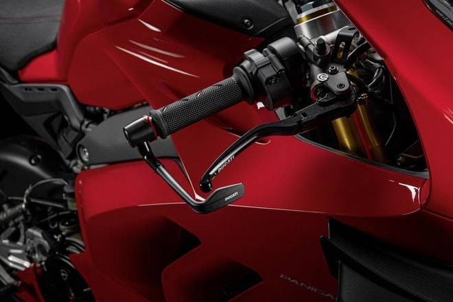 Ducati Panigale V4 có thêm phụ kiện đua chính hãng. Ảnh: Ducati