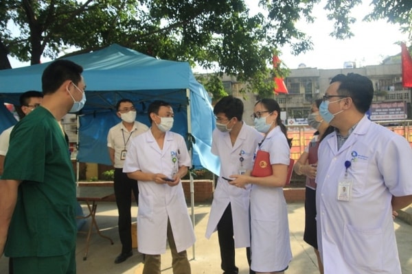 Thường trực Ban Bí thư yêu cầu các cấp ủy thường xuyên tổ chức kiểm tra, giám sát việc thực hiện các biện pháp phòng, chống dịch bệnh, đặc biệt tại các cơ sở y tế, các khu cách ly, trường học…